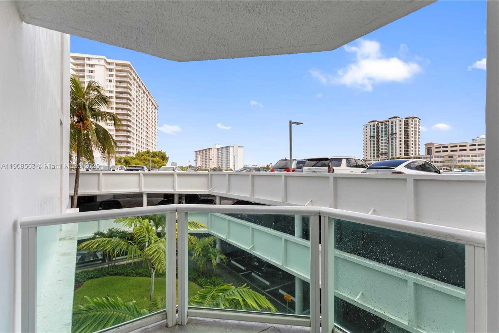 Small Image of 100 BAYVIEW DR #227, Sunny Isles Beach Number 37