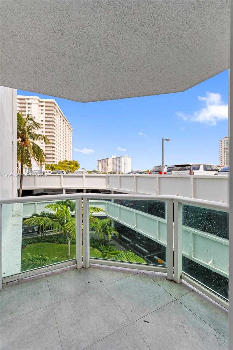 Small Image of 100 BAYVIEW DR #227, Sunny Isles Beach Number 38