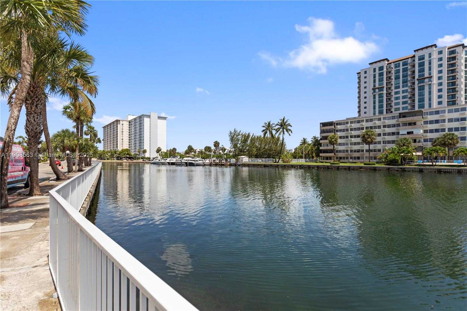 Small Image of 100 BAYVIEW DR #227, Sunny Isles Beach Number 46