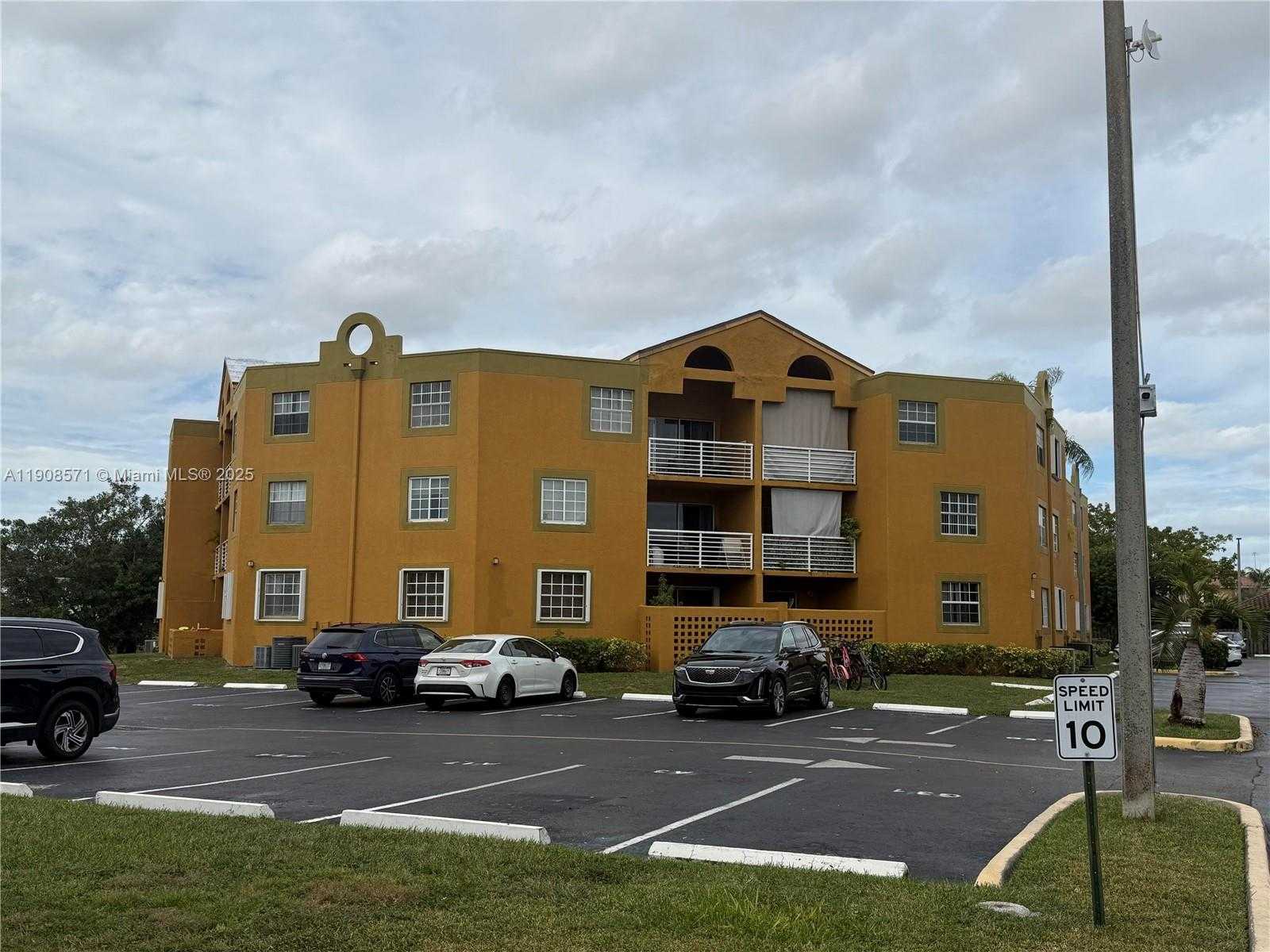 Small Image of 9735 FONTAINEBLEAU BLVD #G205, Miami Number 1