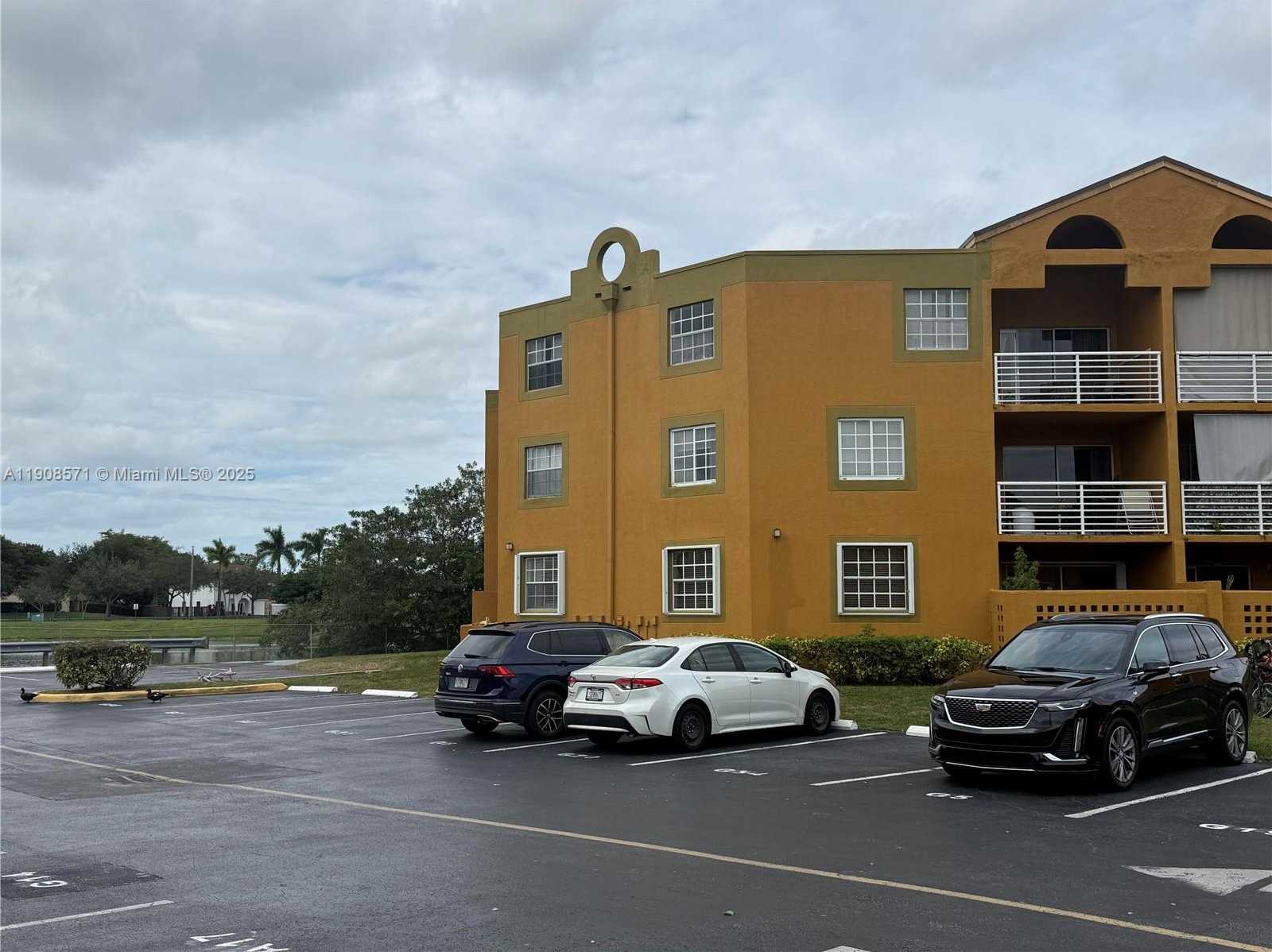 Small Image of 9735 FONTAINEBLEAU BLVD #G205, Miami Number 2