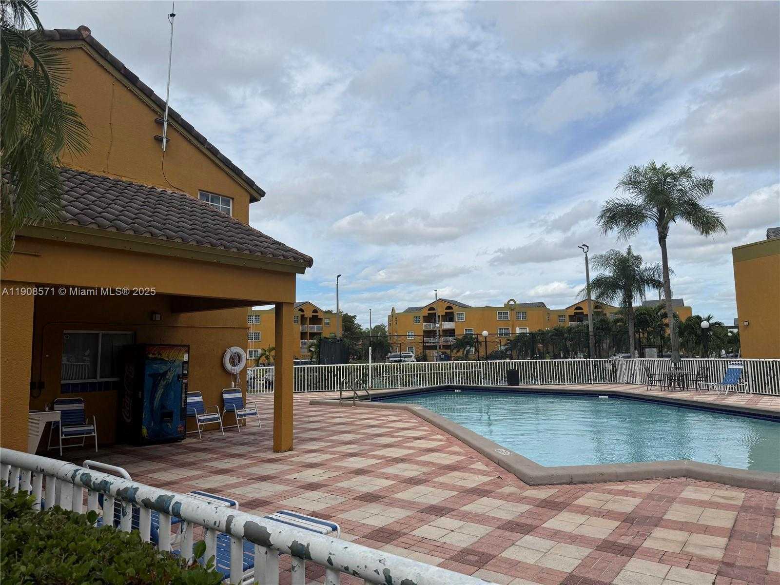 Small Image of 9735 FONTAINEBLEAU BLVD #G205, Miami Number 5