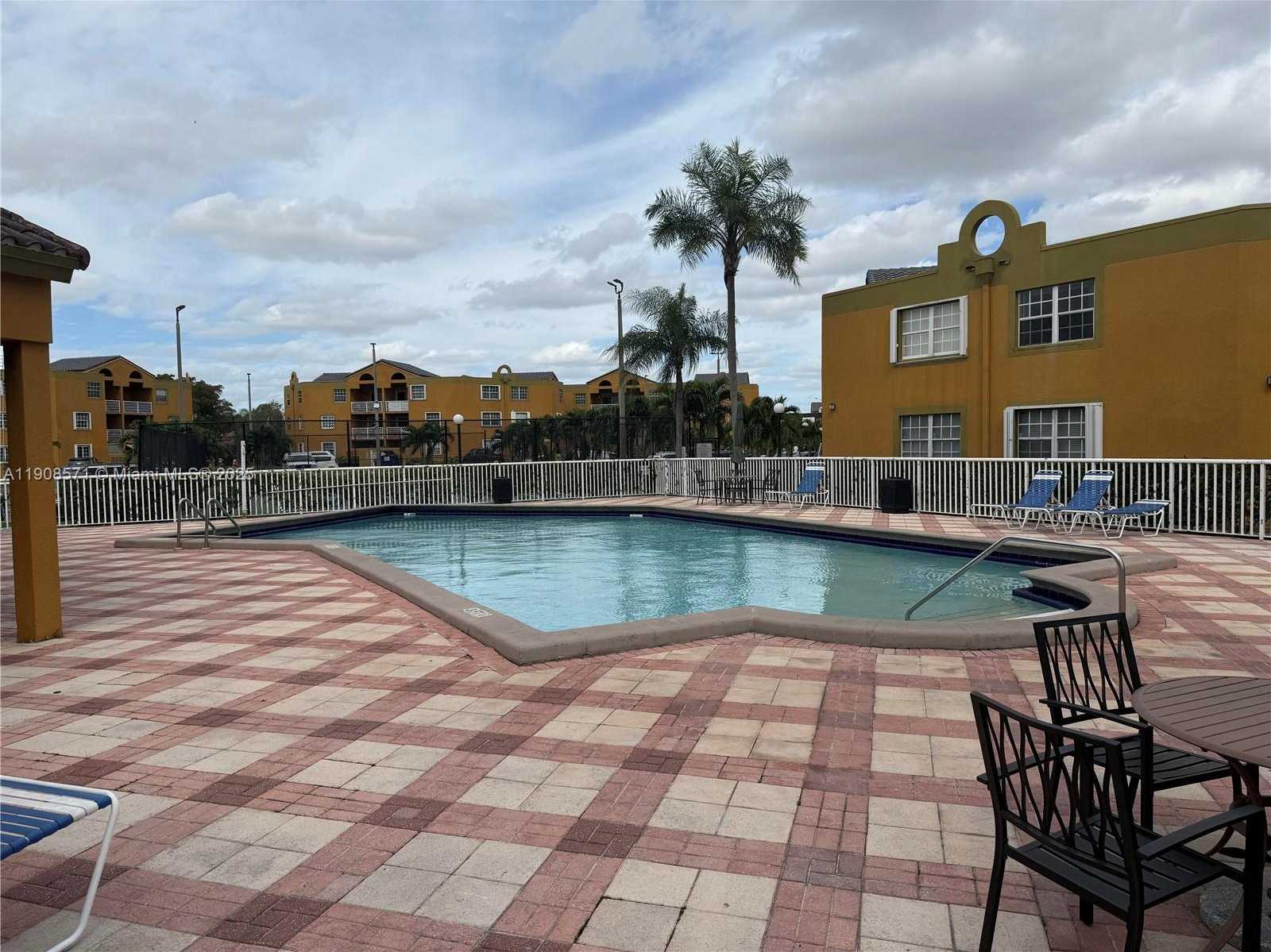 Small Image of 9735 FONTAINEBLEAU BLVD #G205, Miami Number 6