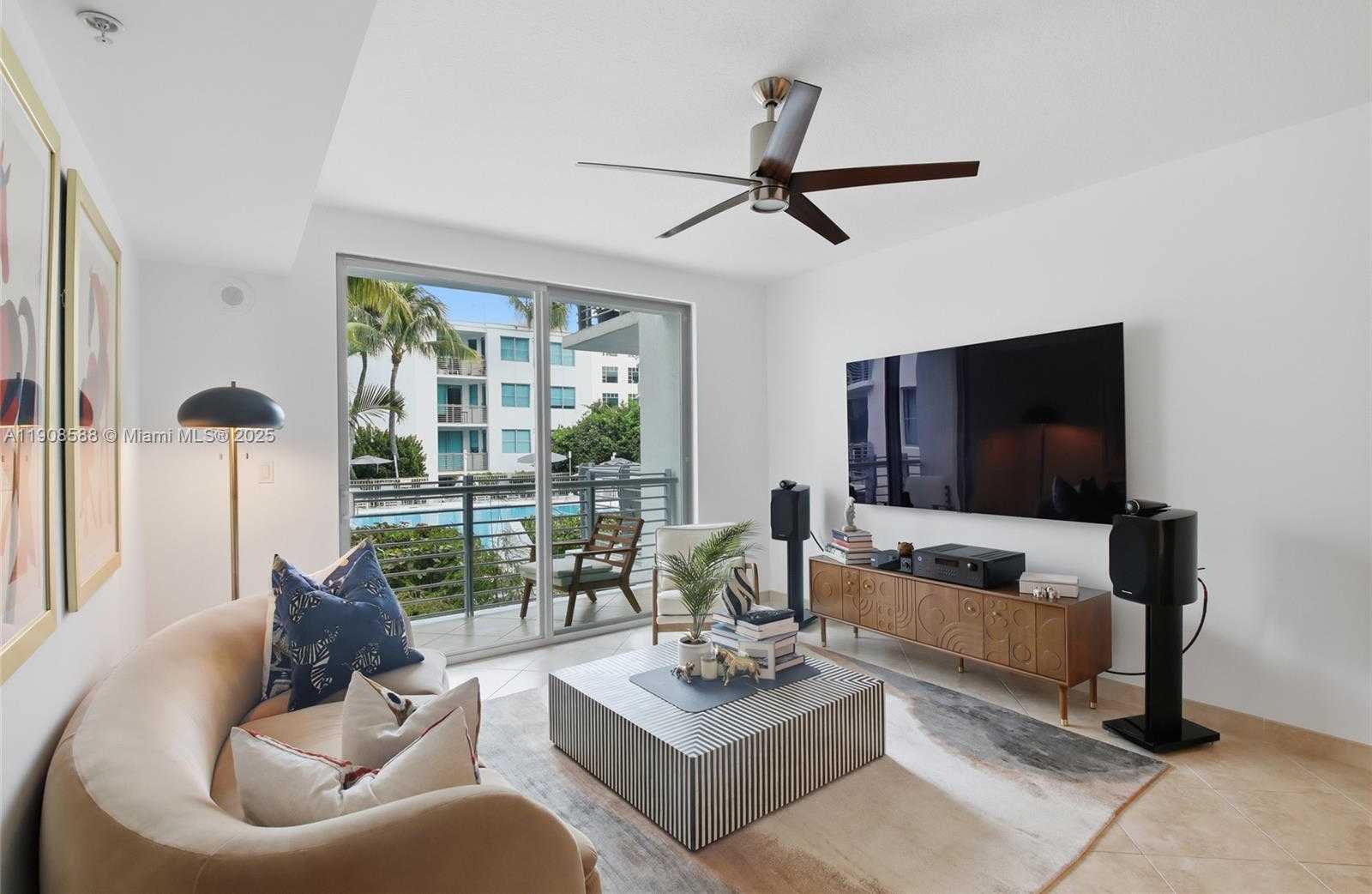 Small Image of 110 WASHINGTON AVE #2420, Miami Beach Number 1