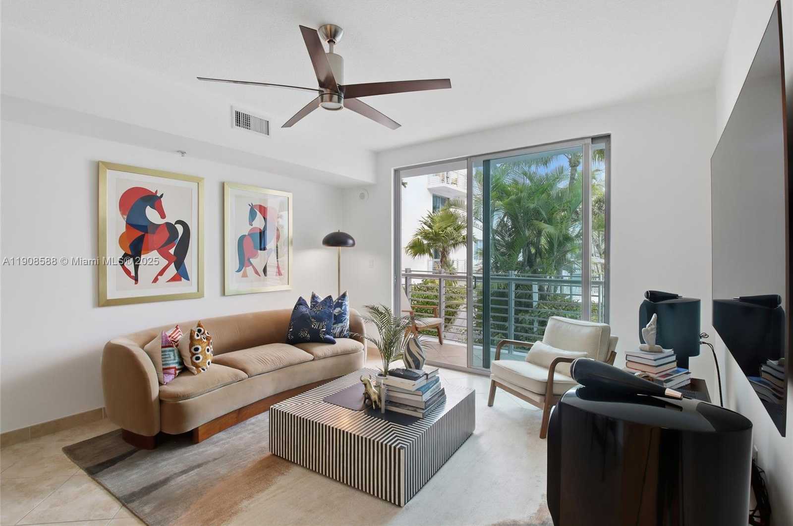 Small Image of 110 WASHINGTON AVE #2420, Miami Beach Number 3