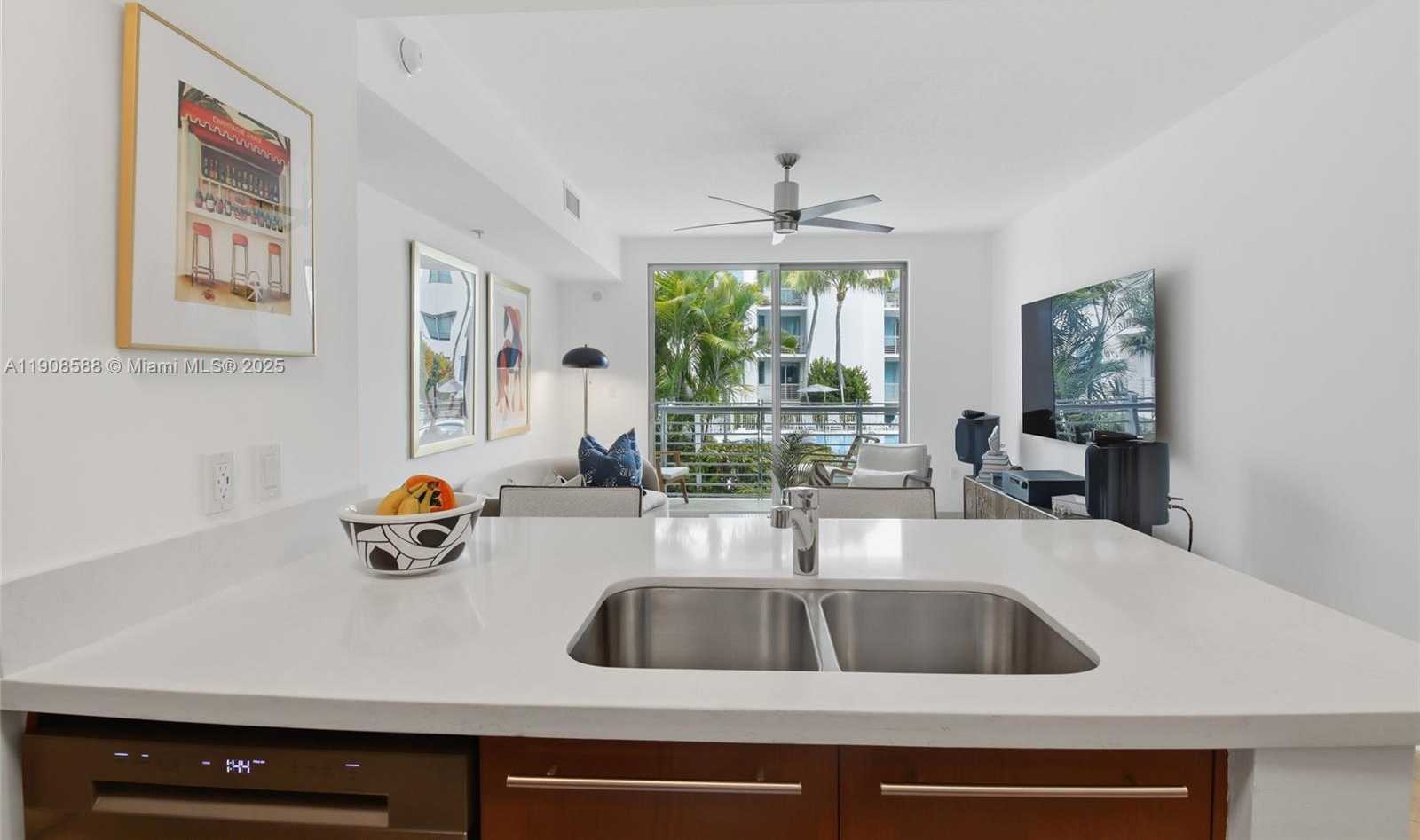 Small Image of 110 WASHINGTON AVE #2420, Miami Beach Number 6
