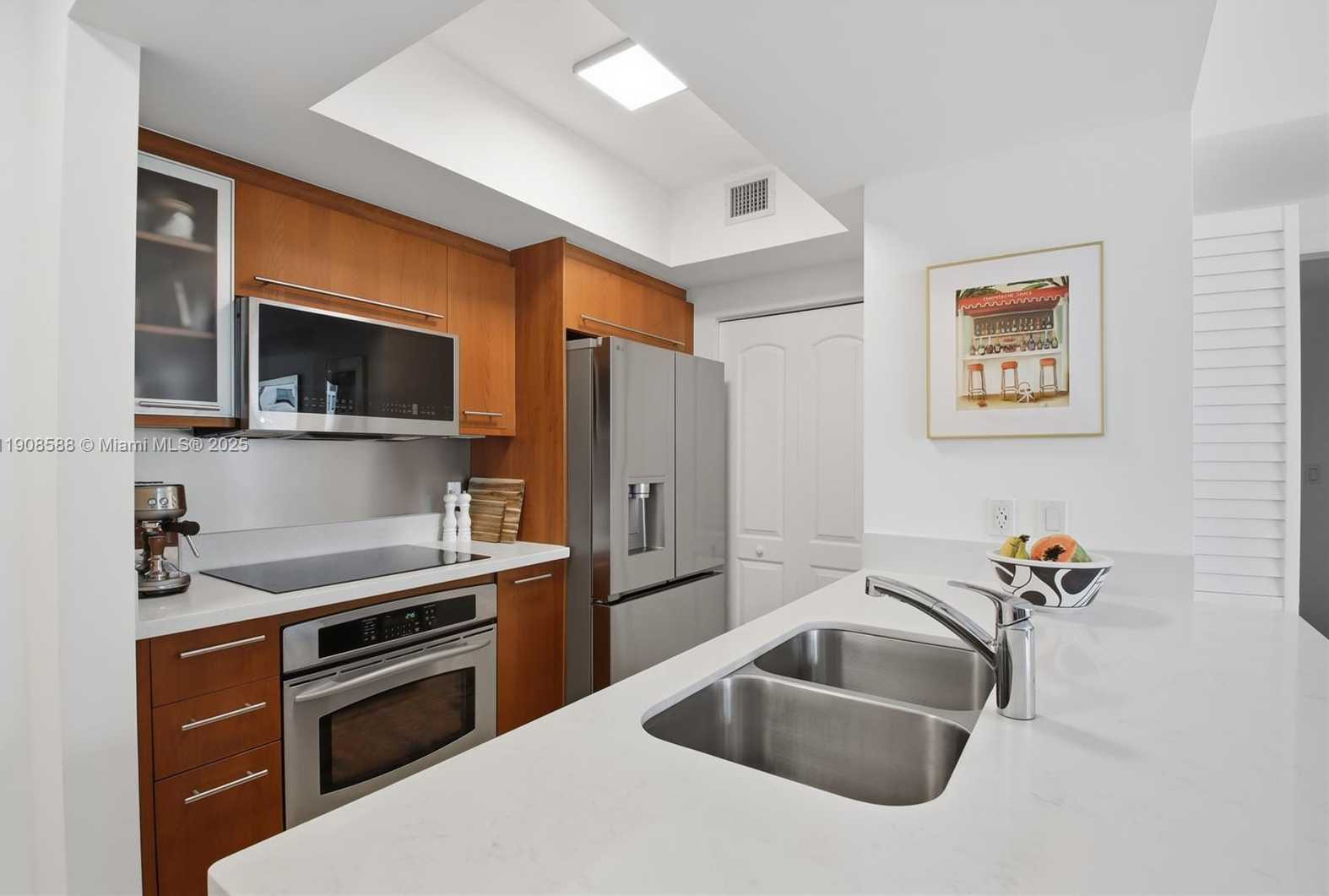 Small Image of 110 WASHINGTON AVE #2420, Miami Beach Number 7