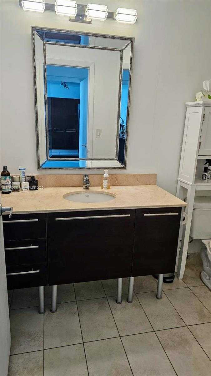 Small Image of 1900 NORTH BAYSHORE DR #4007, Miami Number 10