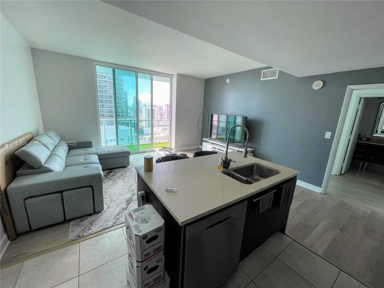 Small Image of 1900 NORTH BAYSHORE DR #4007, Miami Number 2