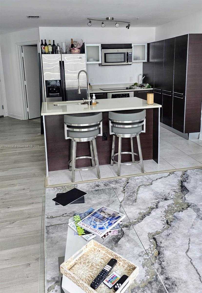 Small Image of 1900 NORTH BAYSHORE DR #4007, Miami Number 5