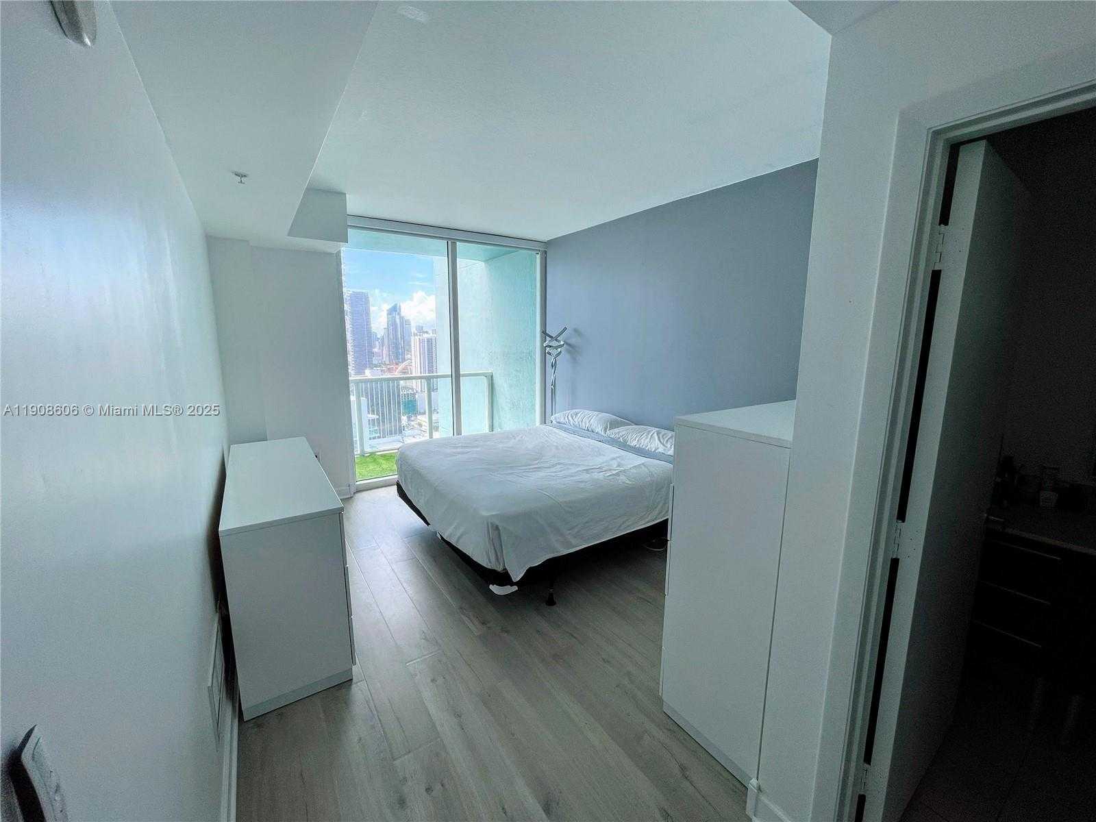 Small Image of 1900 NORTH BAYSHORE DR #4007, Miami Number 8