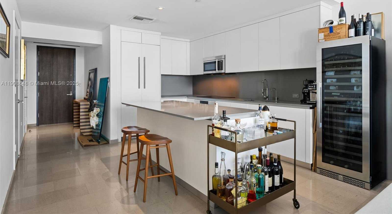 Small Image of 68 SOUTH EAST 6TH ST #2505, Miami Number 3