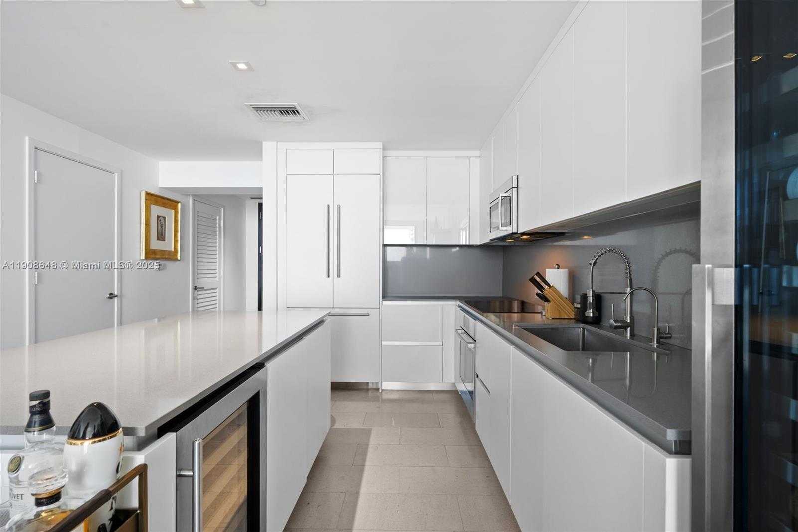 Small Image of 68 SOUTH EAST 6TH ST #2505, Miami Number 4