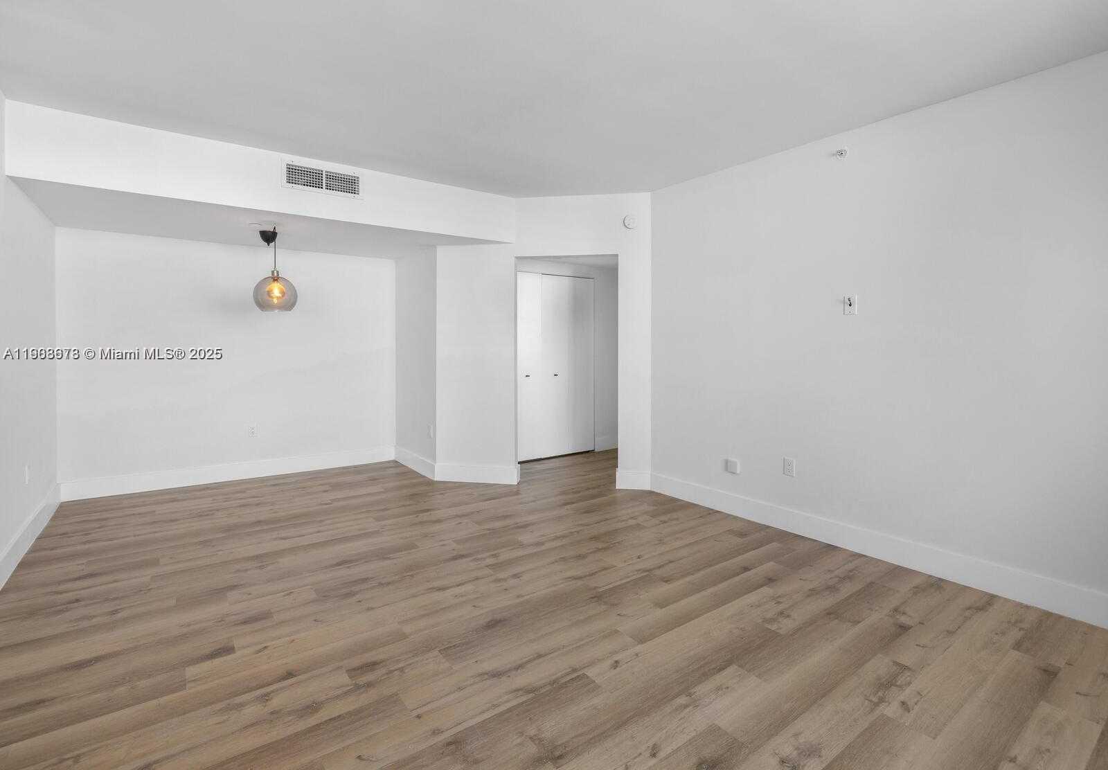 Small Image of 1330 WEST AVE #1511, Miami Beach Number 15