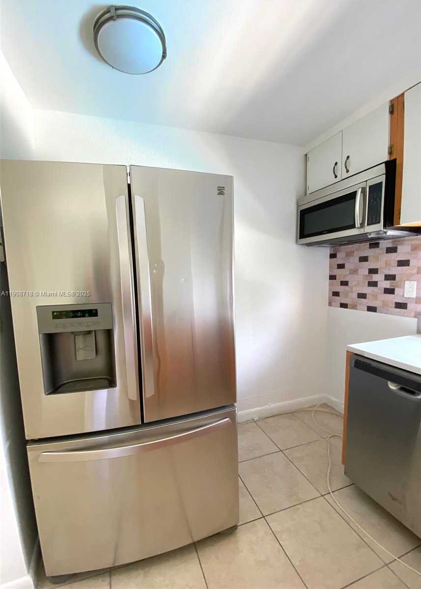 Small Image of 17011 NORTH BAY RD #711, Sunny Isles Beach Number 10
