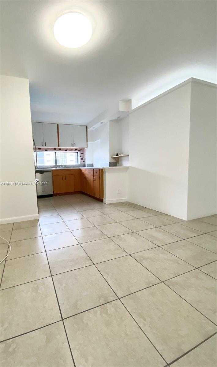 Small Image of 17011 NORTH BAY RD #711, Sunny Isles Beach Number 12