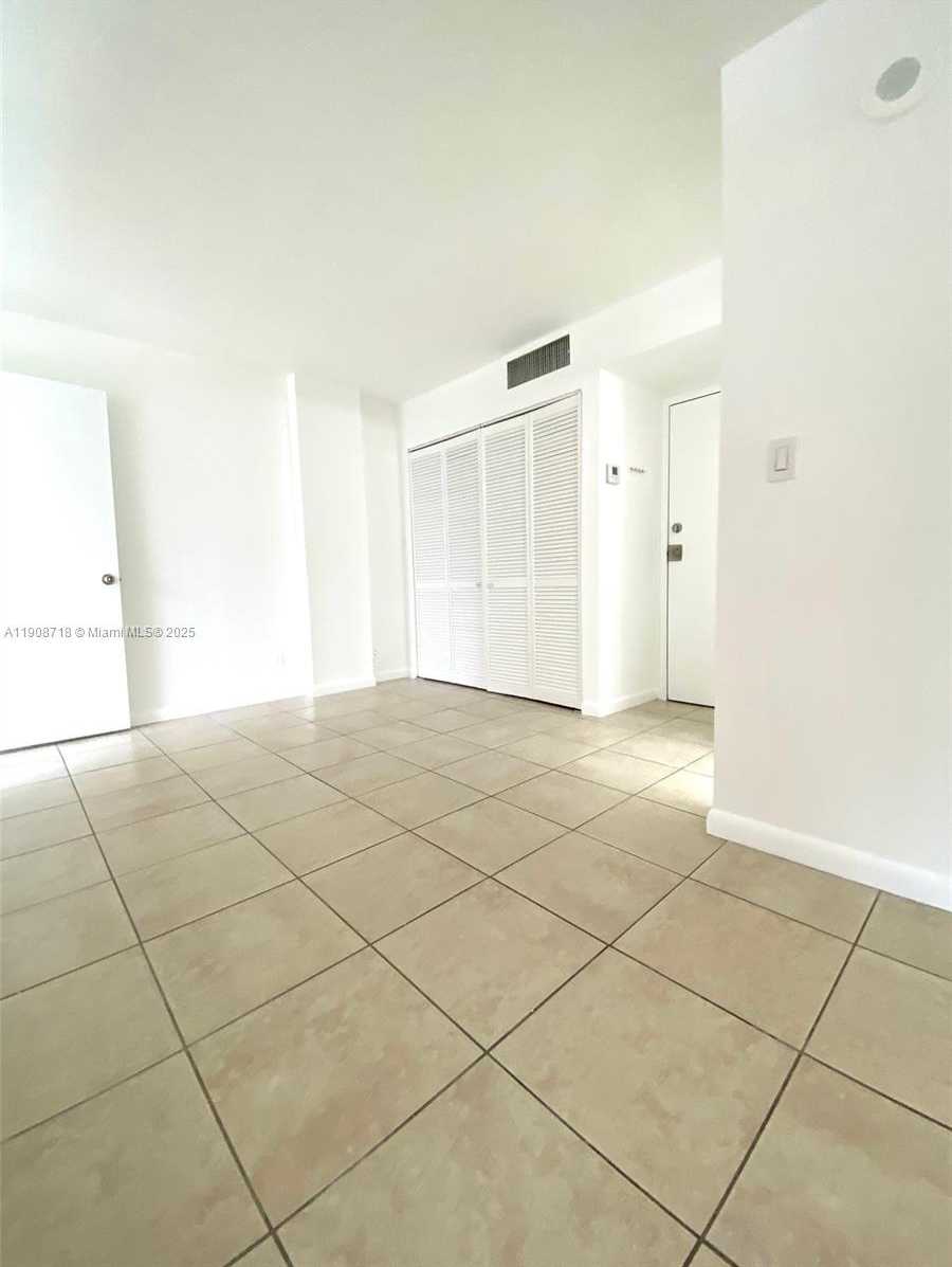 Small Image of 17011 NORTH BAY RD #711, Sunny Isles Beach Number 13