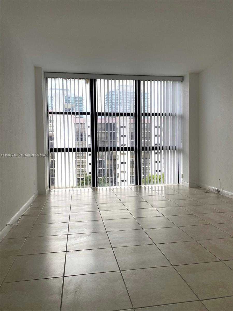 Small Image of 17011 NORTH BAY RD #711, Sunny Isles Beach Number 14