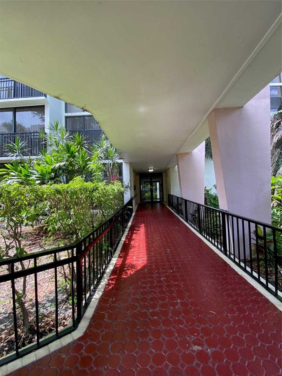 Small Image of 17011 NORTH BAY RD #711, Sunny Isles Beach Number 4