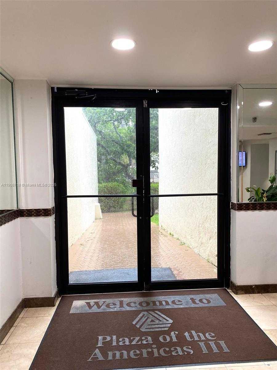 Small Image of 17011 NORTH BAY RD #711, Sunny Isles Beach Number 5