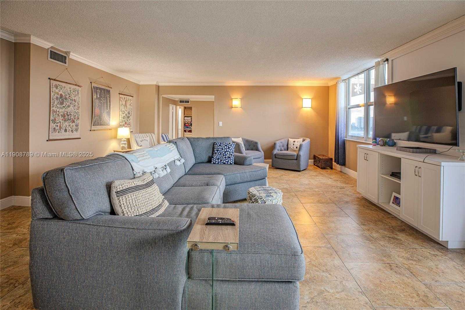 Small Image of 437 GOLDEN ISLES DR #9B-C, Hallandale Beach Number 13