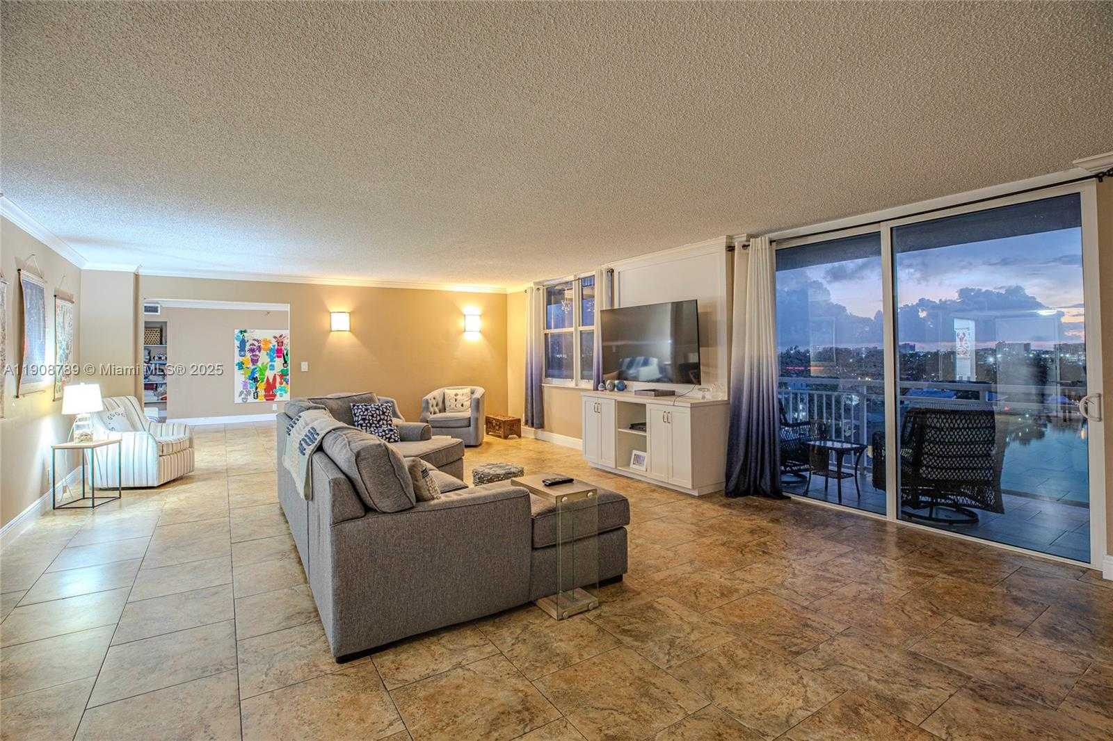 Small Image of 437 GOLDEN ISLES DR #9B-C, Hallandale Beach Number 17