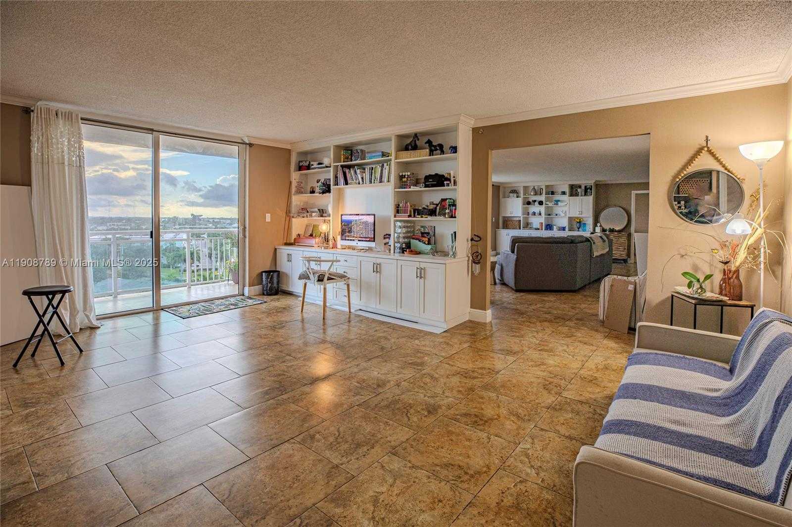 Small Image of 437 GOLDEN ISLES DR #9B-C, Hallandale Beach Number 20