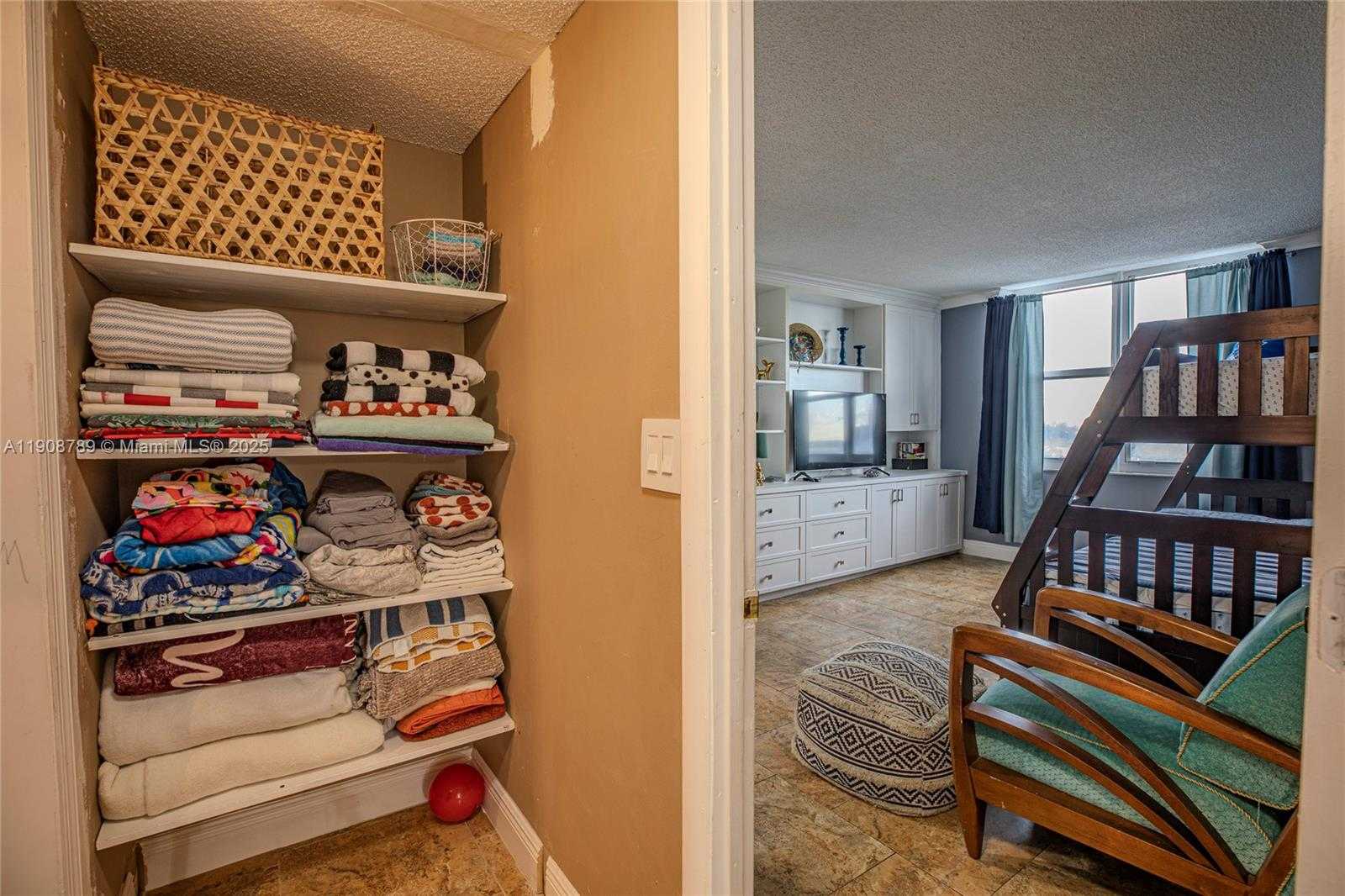 Small Image of 437 GOLDEN ISLES DR #9B-C, Hallandale Beach Number 24