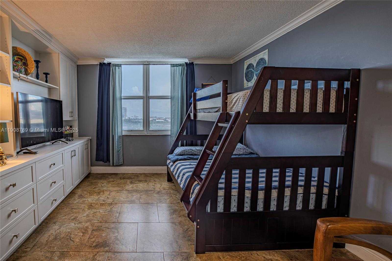 Small Image of 437 GOLDEN ISLES DR #9B-C, Hallandale Beach Number 25