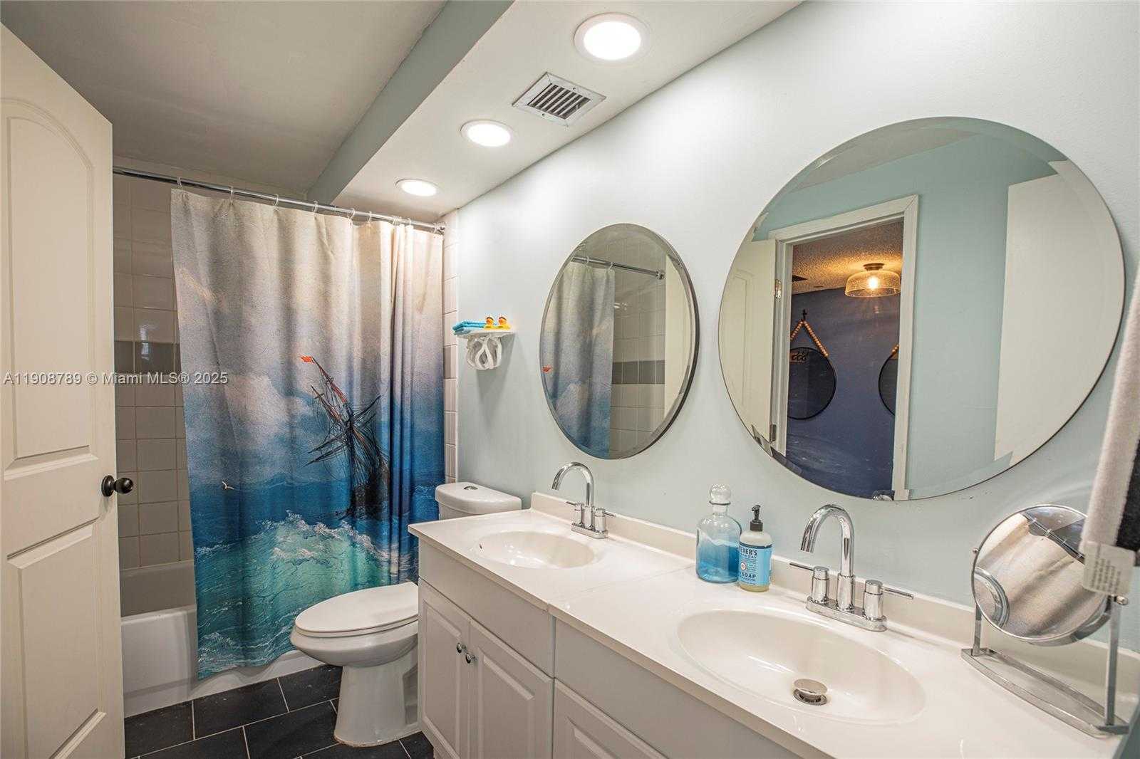 Small Image of 437 GOLDEN ISLES DR #9B-C, Hallandale Beach Number 26