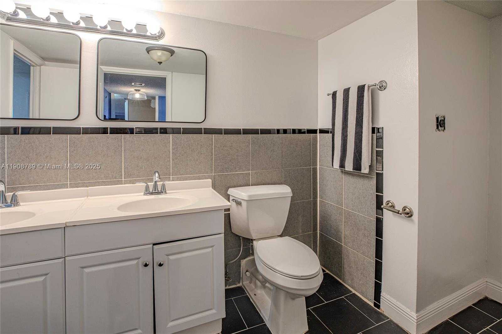 Small Image of 437 GOLDEN ISLES DR #9B-C, Hallandale Beach Number 29