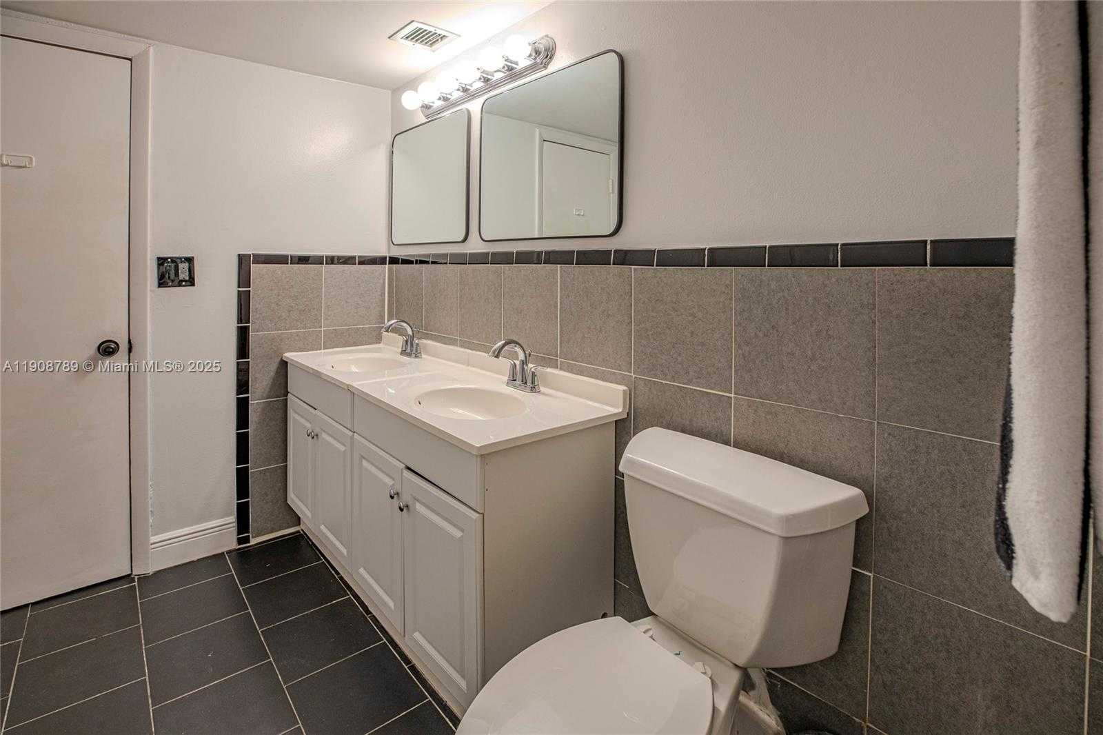 Small Image of 437 GOLDEN ISLES DR #9B-C, Hallandale Beach Number 30