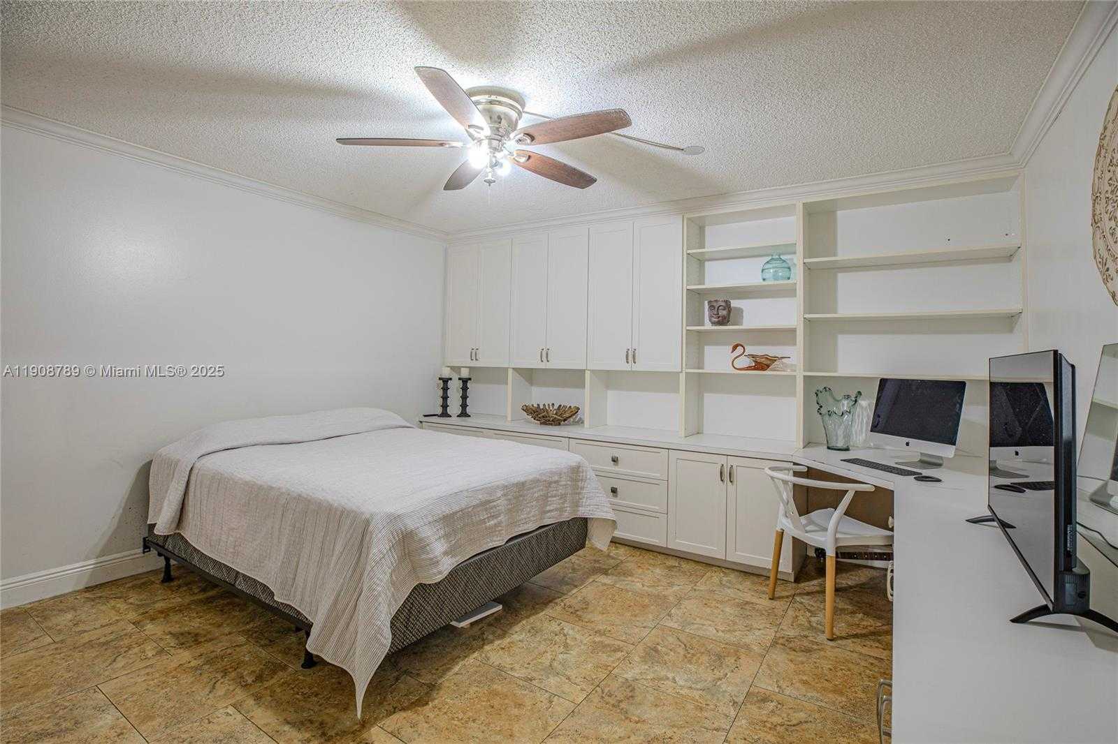 Small Image of 437 GOLDEN ISLES DR #9B-C, Hallandale Beach Number 31