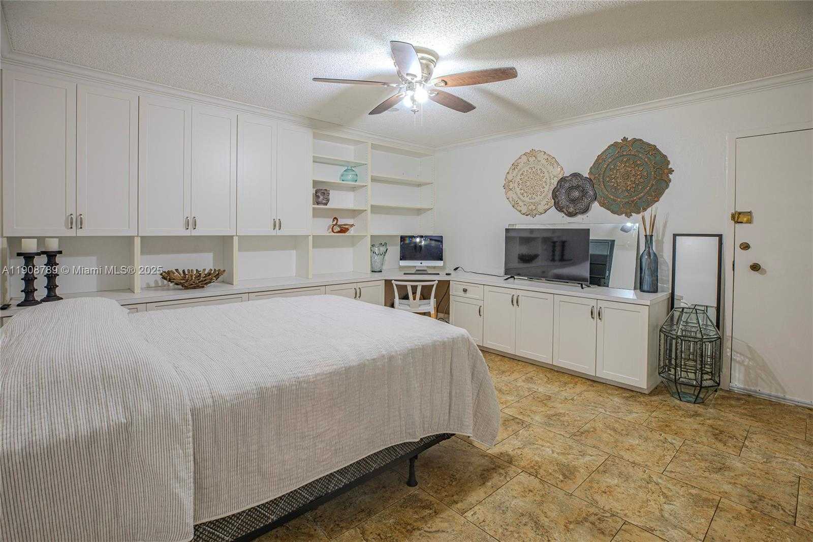 Small Image of 437 GOLDEN ISLES DR #9B-C, Hallandale Beach Number 32