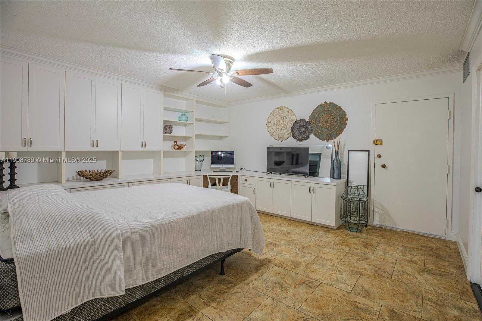 Small Image of 437 GOLDEN ISLES DR #9B-C, Hallandale Beach Number 33
