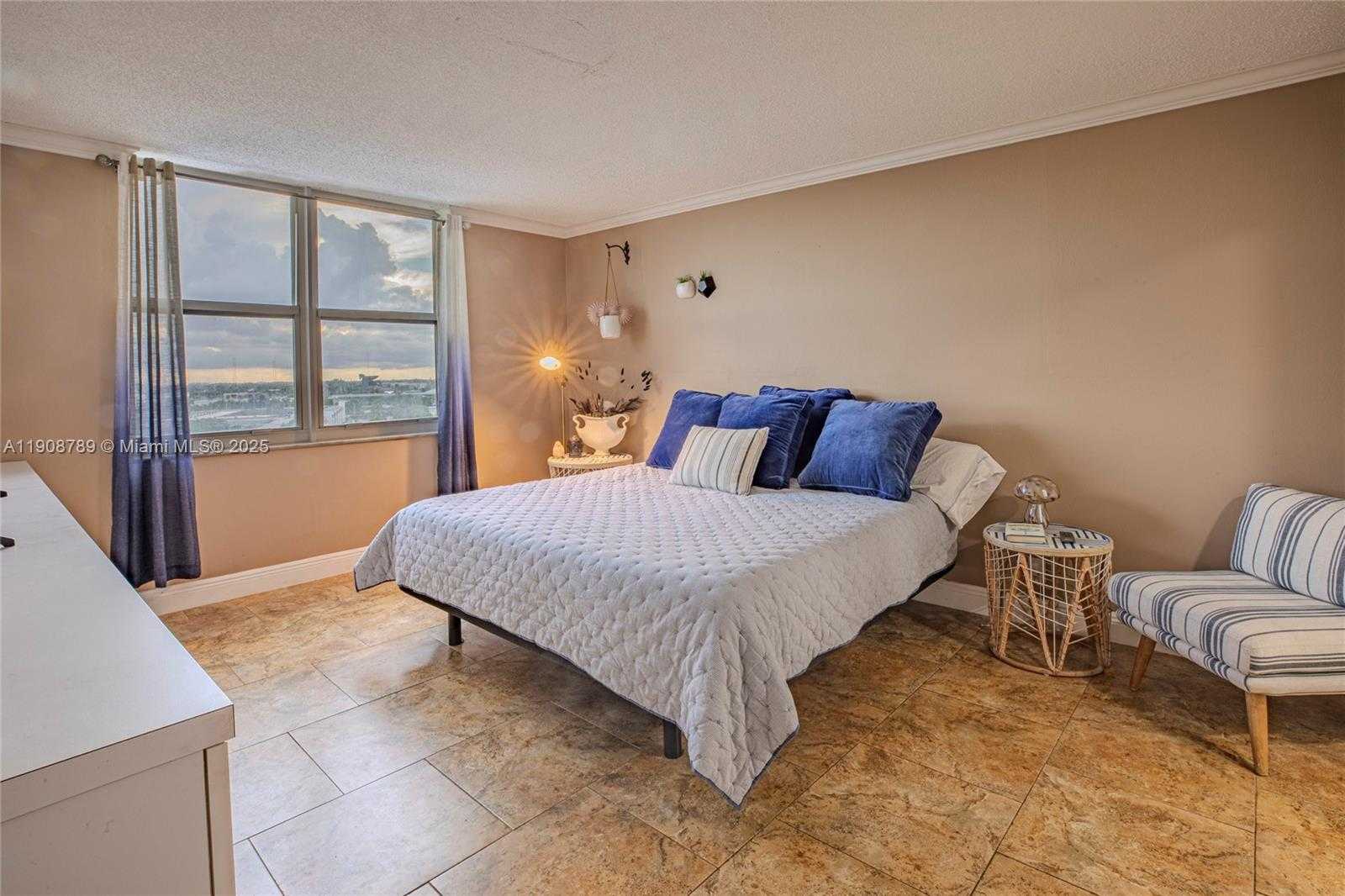 Small Image of 437 GOLDEN ISLES DR #9B-C, Hallandale Beach Number 34