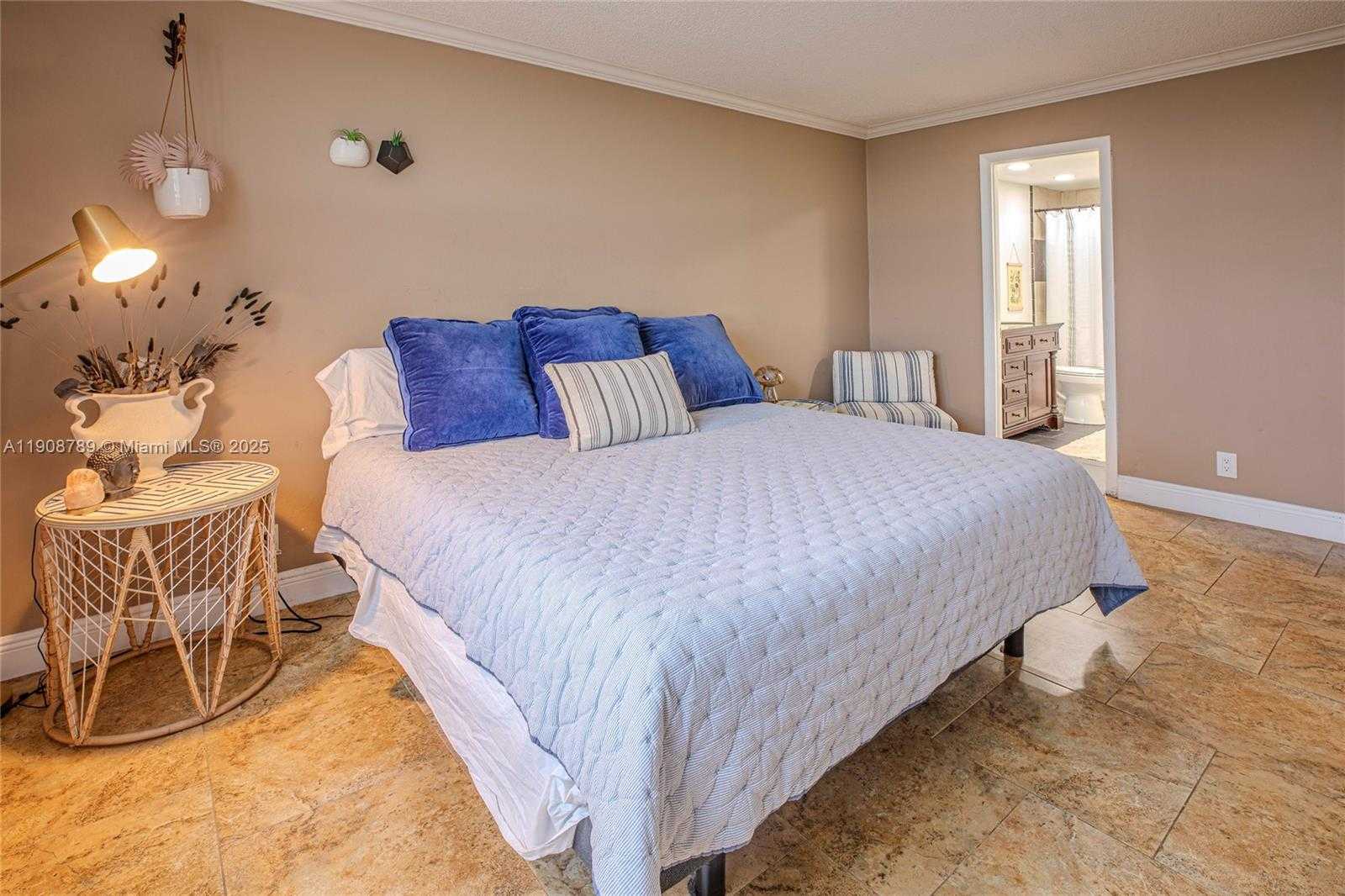 Small Image of 437 GOLDEN ISLES DR #9B-C, Hallandale Beach Number 35