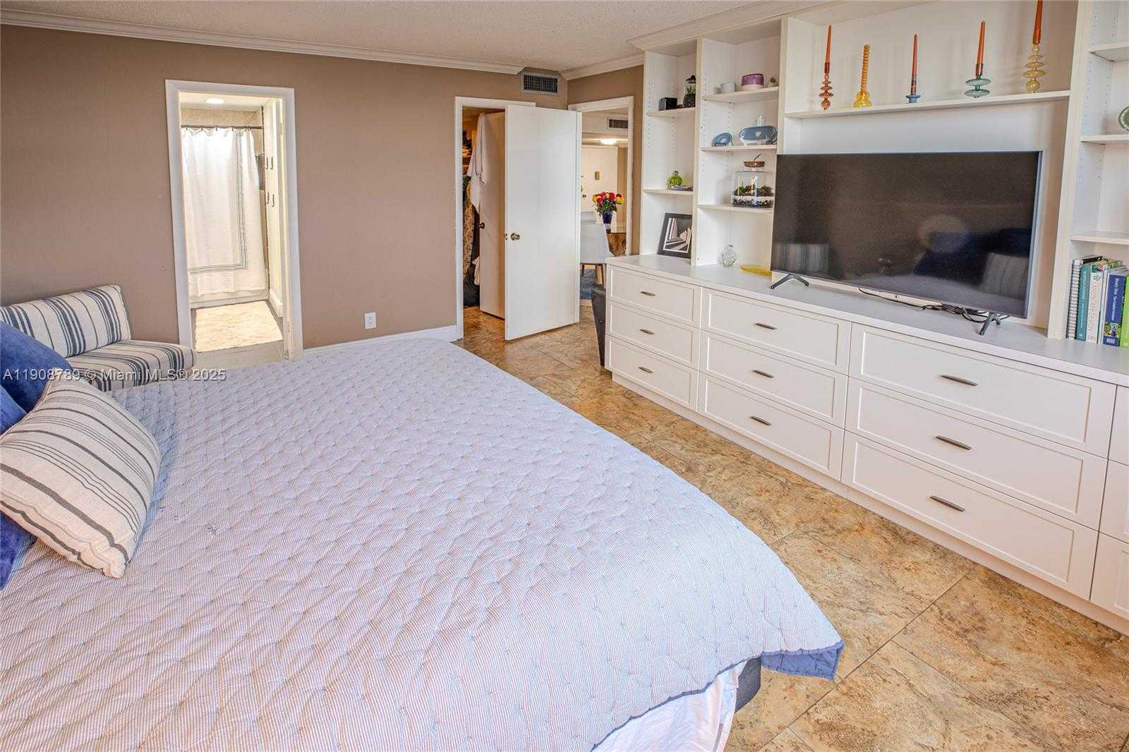 Small Image of 437 GOLDEN ISLES DR #9B-C, Hallandale Beach Number 36