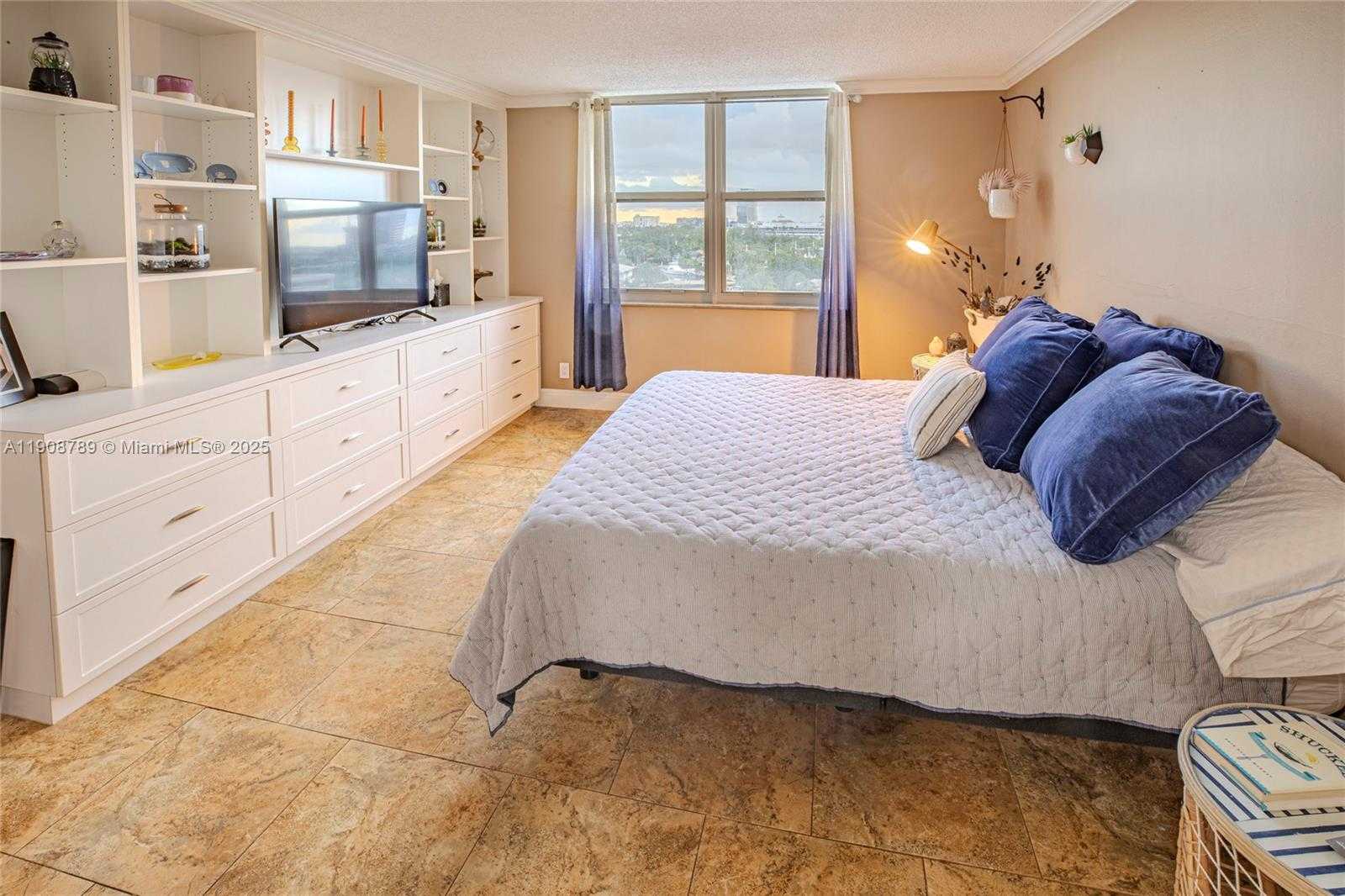 Small Image of 437 GOLDEN ISLES DR #9B-C, Hallandale Beach Number 37