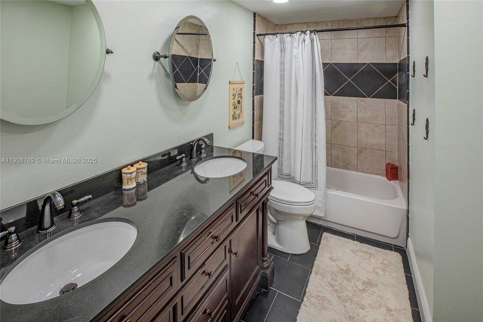 Small Image of 437 GOLDEN ISLES DR #9B-C, Hallandale Beach Number 39