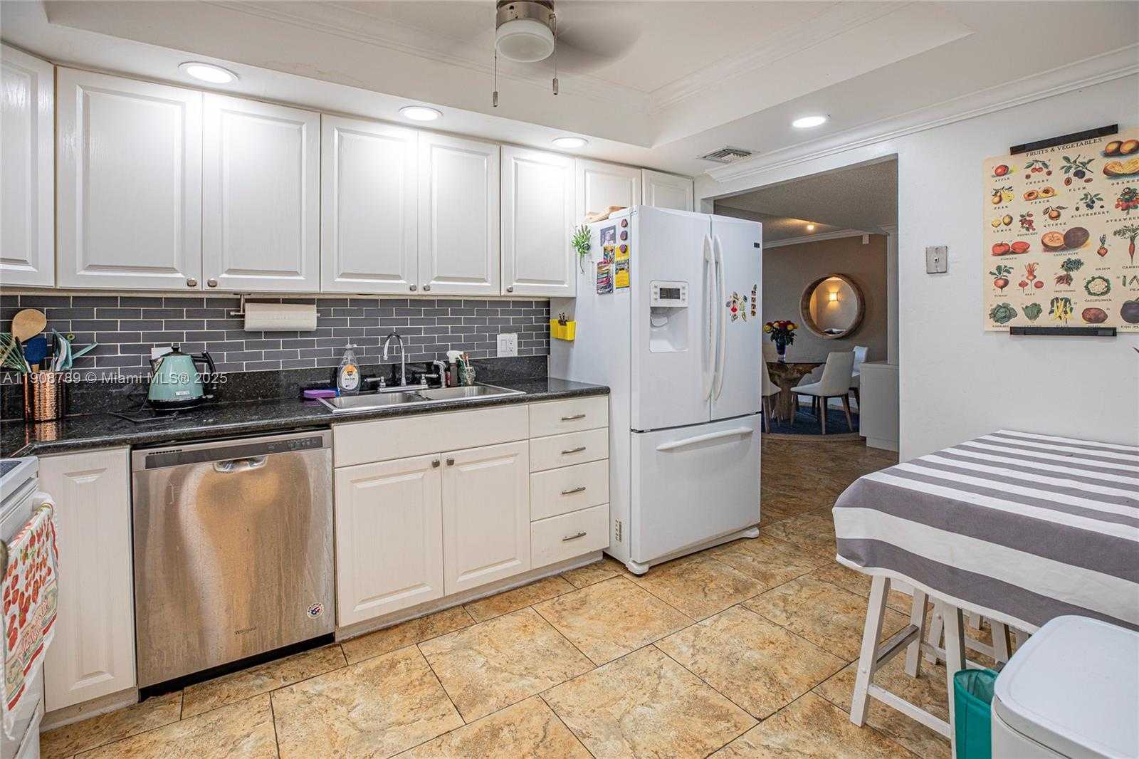 Small Image of 437 GOLDEN ISLES DR #9B-C, Hallandale Beach Number 4