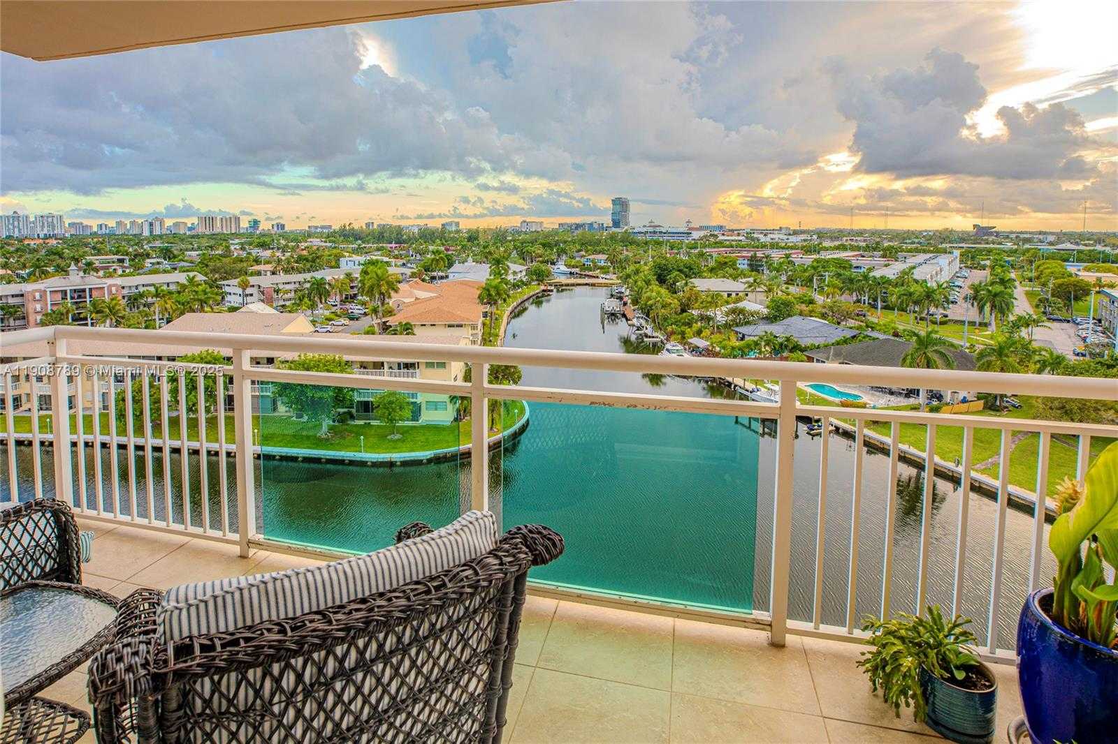 Small Image of 437 GOLDEN ISLES DR #9B-C, Hallandale Beach Number 42