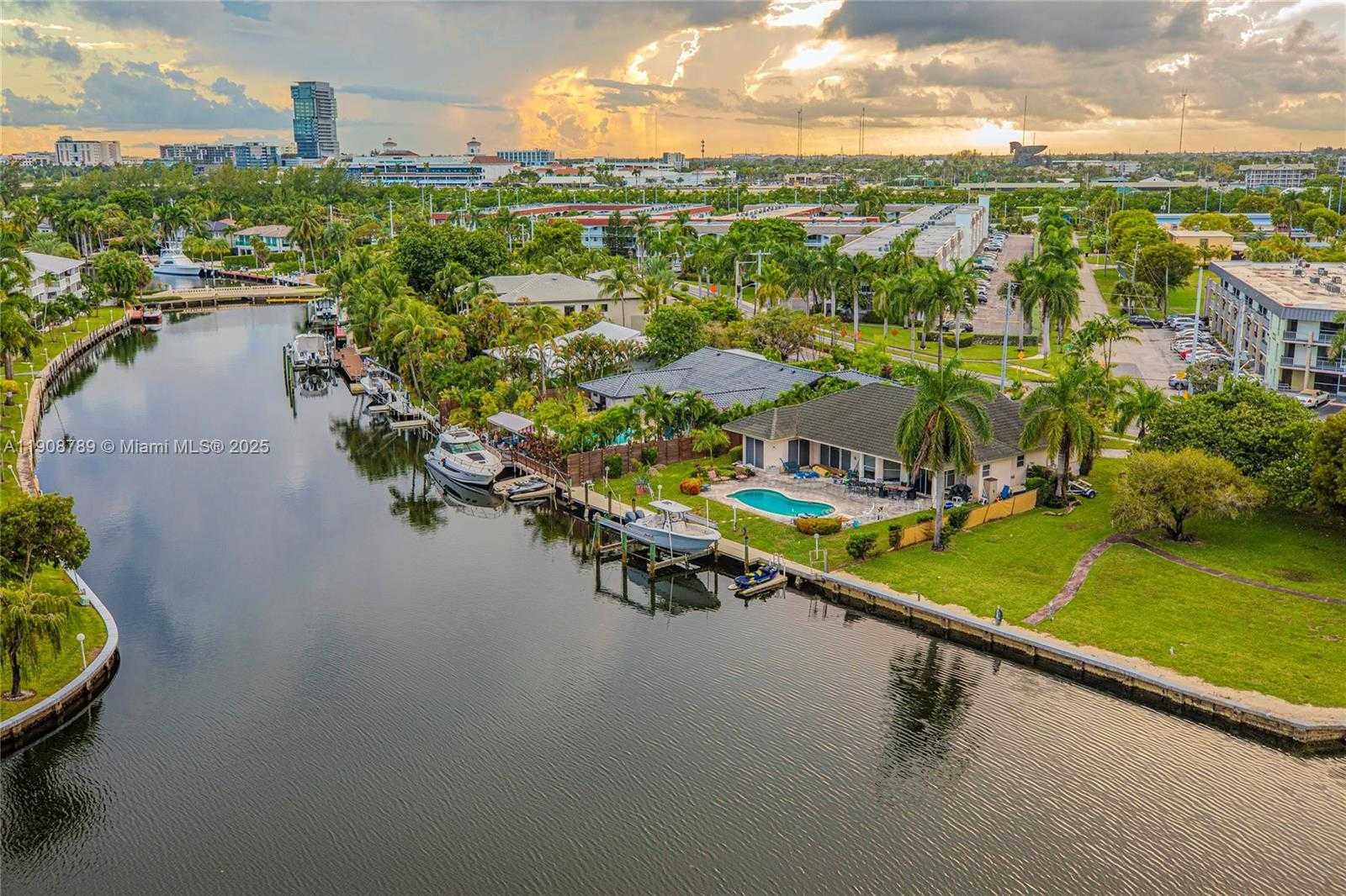 Small Image of 437 GOLDEN ISLES DR #9B-C, Hallandale Beach Number 44