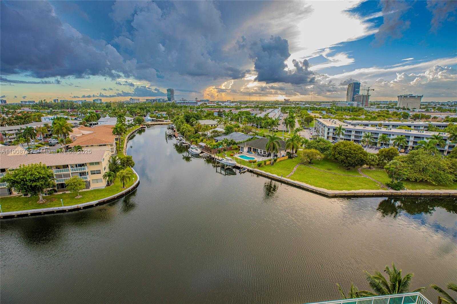 Small Image of 437 GOLDEN ISLES DR #9B-C, Hallandale Beach Number 45