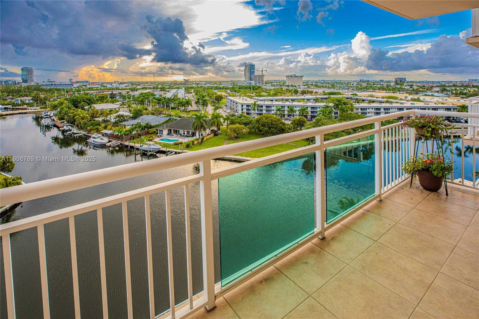 Small Image of 437 GOLDEN ISLES DR #9B-C, Hallandale Beach Number 47