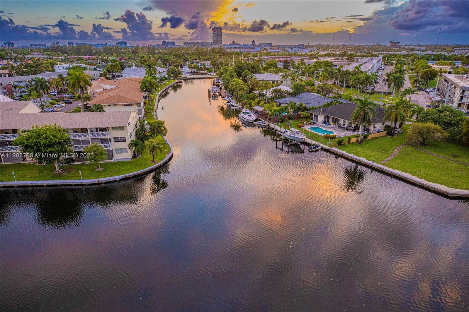 Small Image of 437 GOLDEN ISLES DR #9B-C, Hallandale Beach Number 53