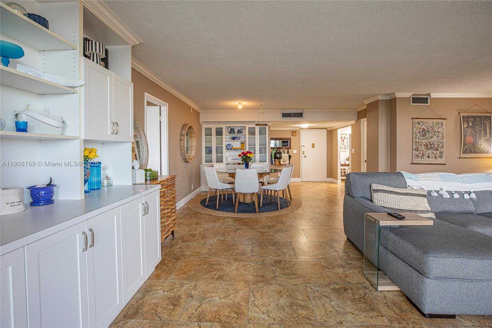 Small Image of 437 GOLDEN ISLES DR #9B-C, Hallandale Beach Number 7