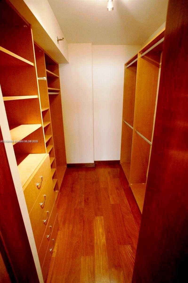 Small Image of 801 NORTH VENETIAN DR #1106, Miami Number 16