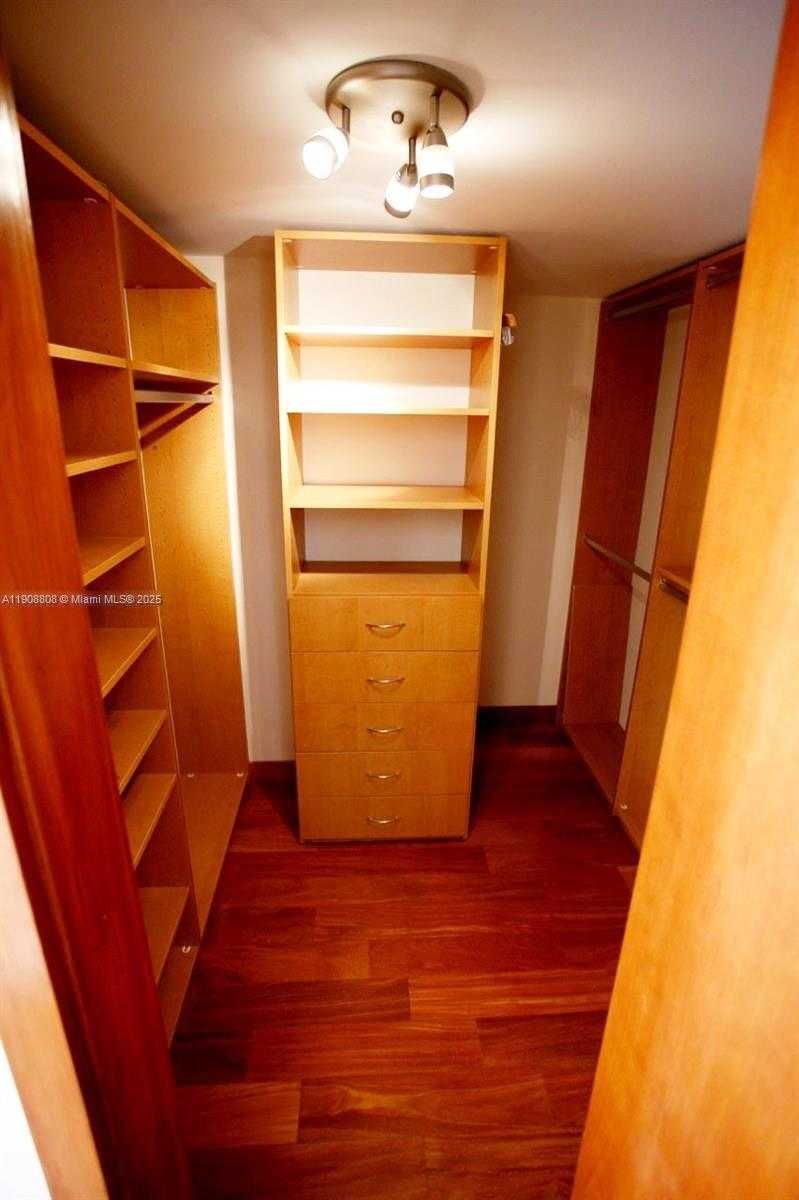 Small Image of 801 NORTH VENETIAN DR #1106, Miami Number 17