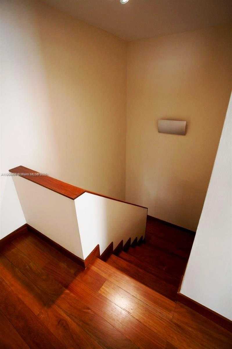 Small Image of 801 NORTH VENETIAN DR #1106, Miami Number 19